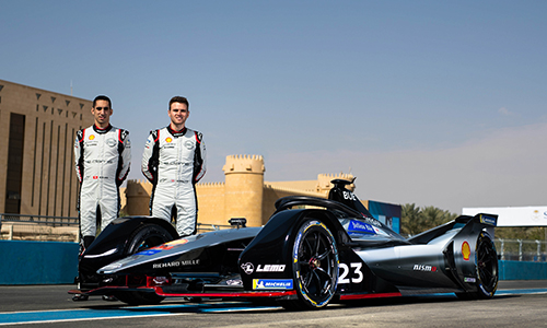 3-日產(chǎn)汽車e.dams車隊車手塞巴斯蒂安·布埃米（Sebastien Buemi）及奧利弗·羅蘭德(Oliver Rowland)首戰(zhàn)分獲第六、七名的好成績（文章內(nèi)）.jpg